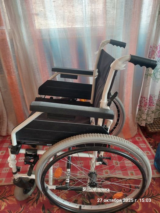 Продам инвалидную коляску. Уличная/комнатная