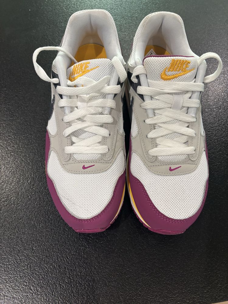 Маратонки Nike 38