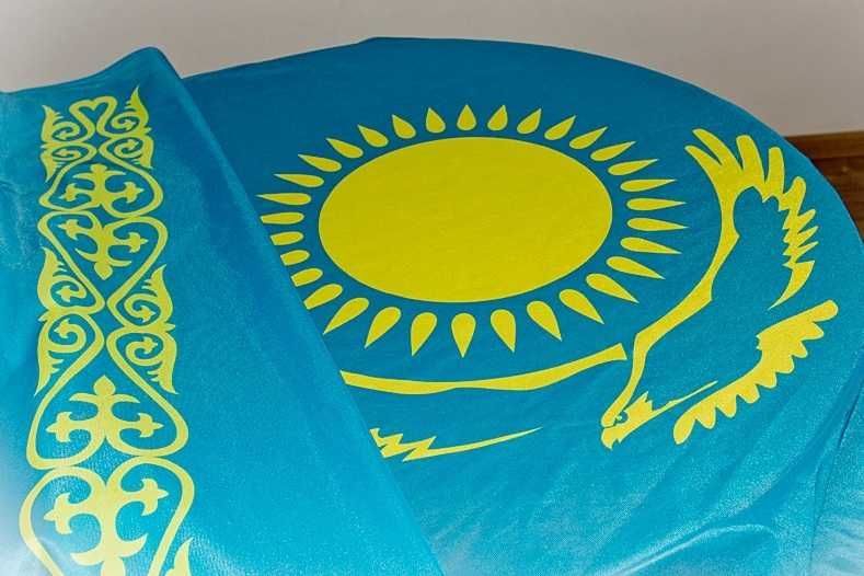 Флаг Казахстана 1 на 2 метра оригинал в упаковке.