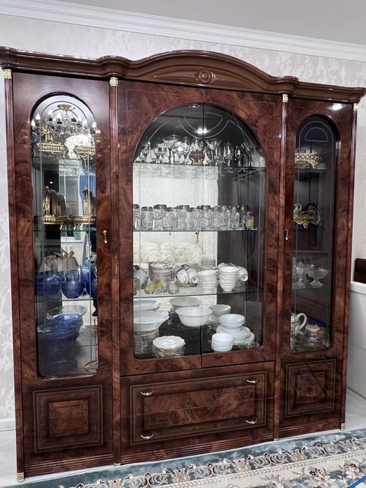 Стол,стуля ,шкаф для посуды