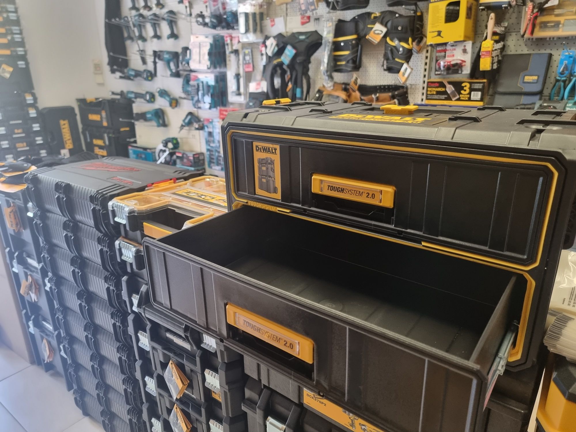 Dewalt Деволт Макита Makita Milwaukee Машини и Инструменти Зарядни