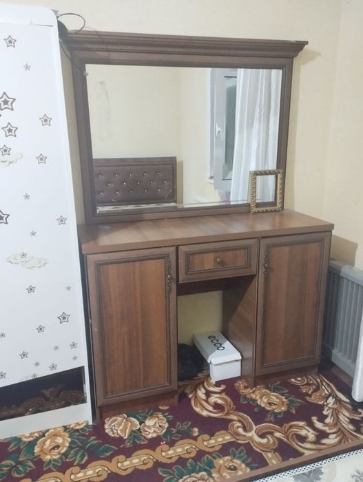 Тумбочка сатылады.