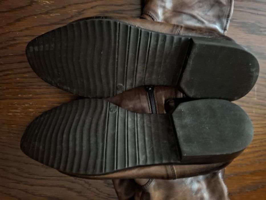 Cizme de dama , maro , din piele .