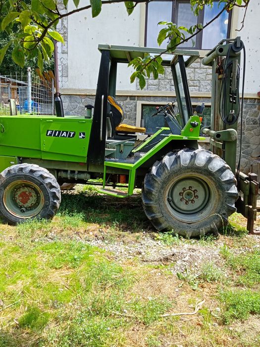 Vând stivuitor 4*4 cu numai 1300 ore de functionare
