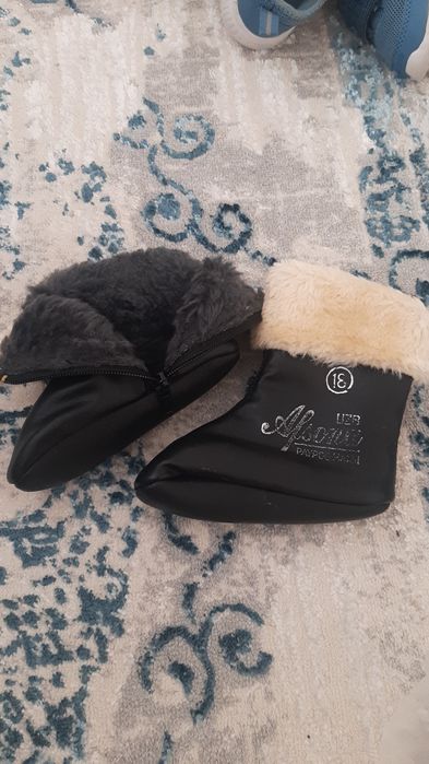 Продам детскую обувь