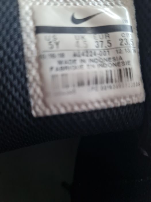 Adidasi Nike mărimea 37,5