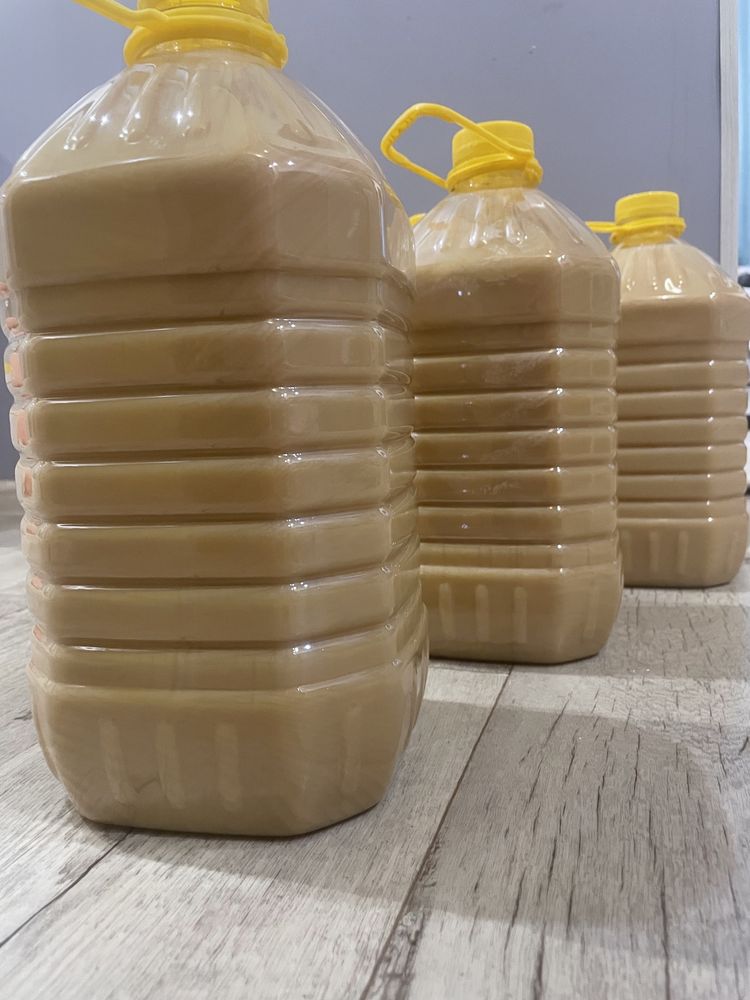 Натуральный мед в 5 литровых бутылках