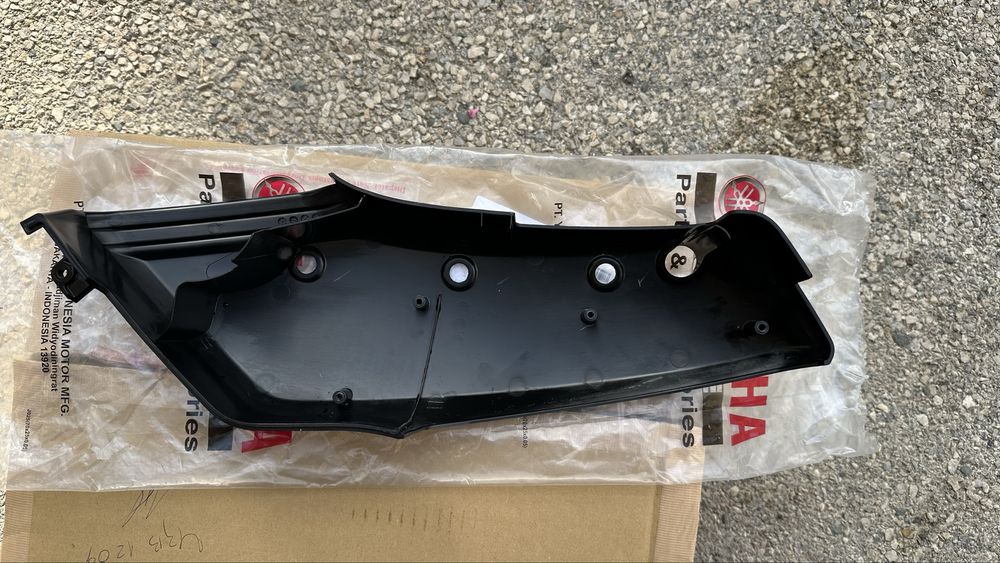 Yamaha xmax 300 1 капак възд.филтър cover air filter