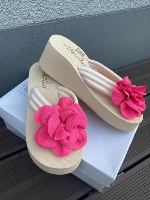 Saboti de plaja cu floare