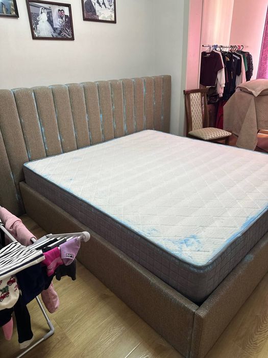 Двух спальный кровать