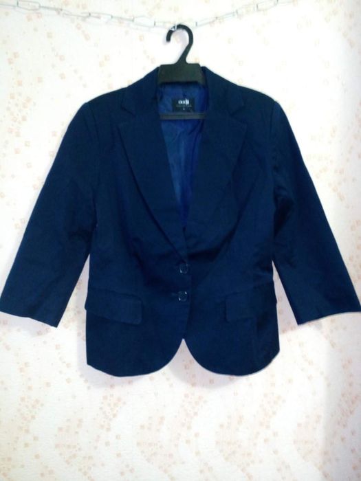 Продаются ( жакет; брюки и т.д )