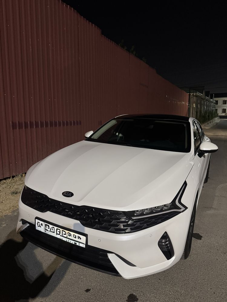Kia K5, белый жемчук, 2021 года