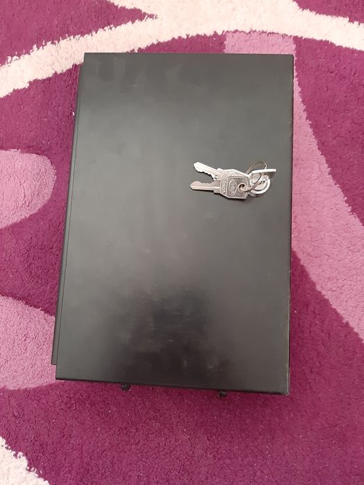 Cutie valori din metal