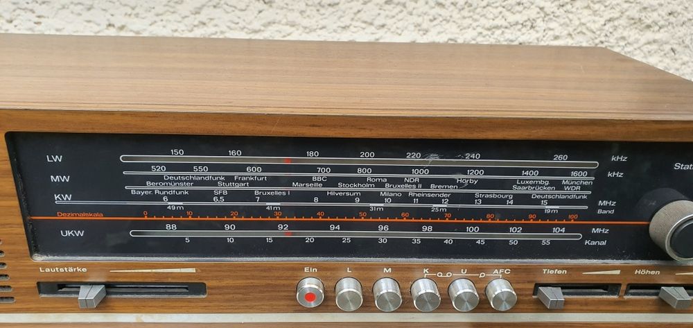 Vând aparat de radio telefunken
