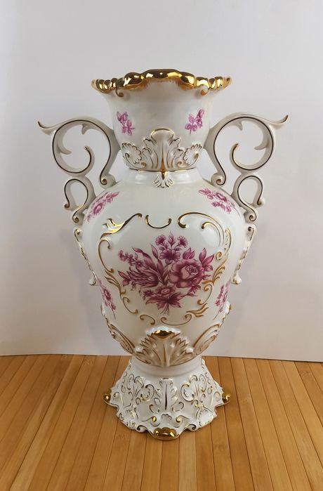 Две порцеланови вази - Hollohaza, Унгария