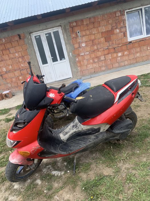 Scuter Aprilia SR50 + Atv nitro 125cc 3+1 dau ambele pe cross 125cc
