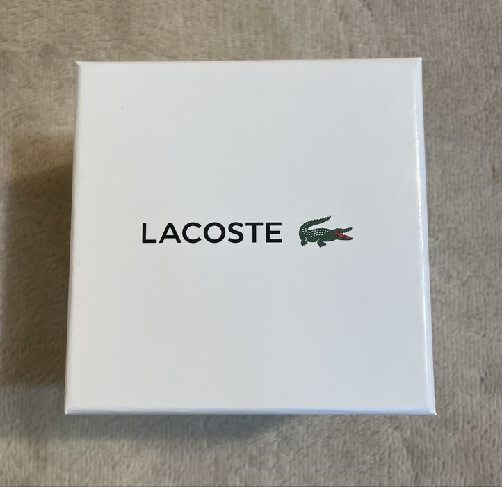 Часовник с кожена каишка