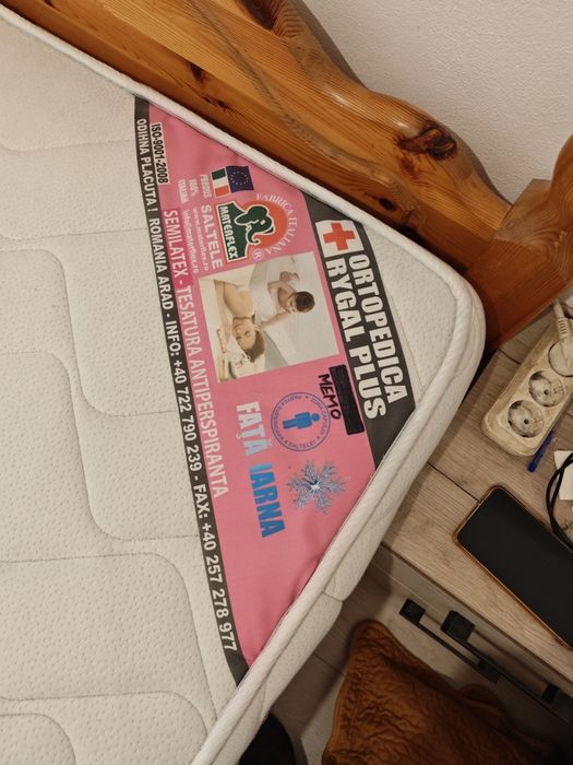 Pat lemn masiv cu saltea