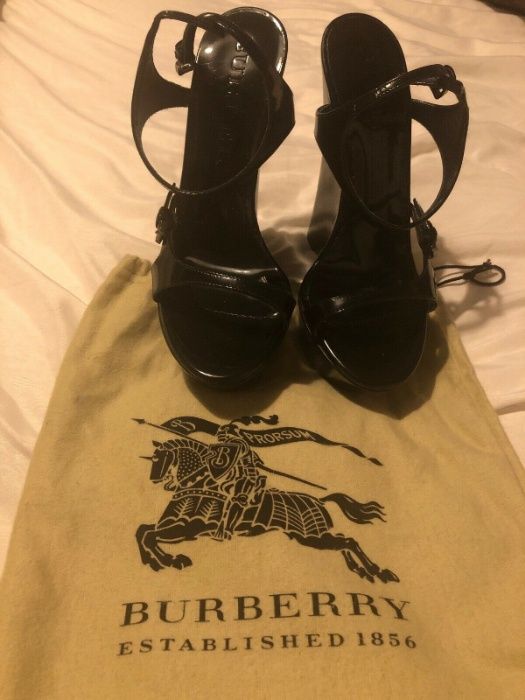 BURBERRY Wedge черни сандали/лак номер-37