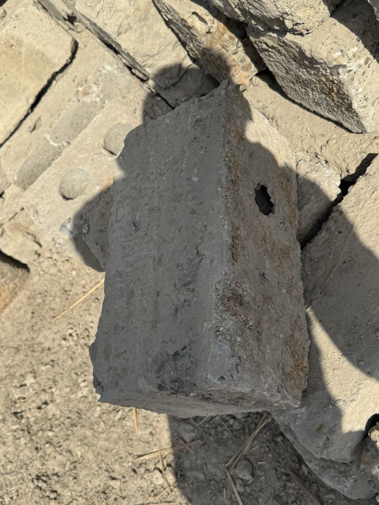 Shlaka blok sotiladi 3200 som