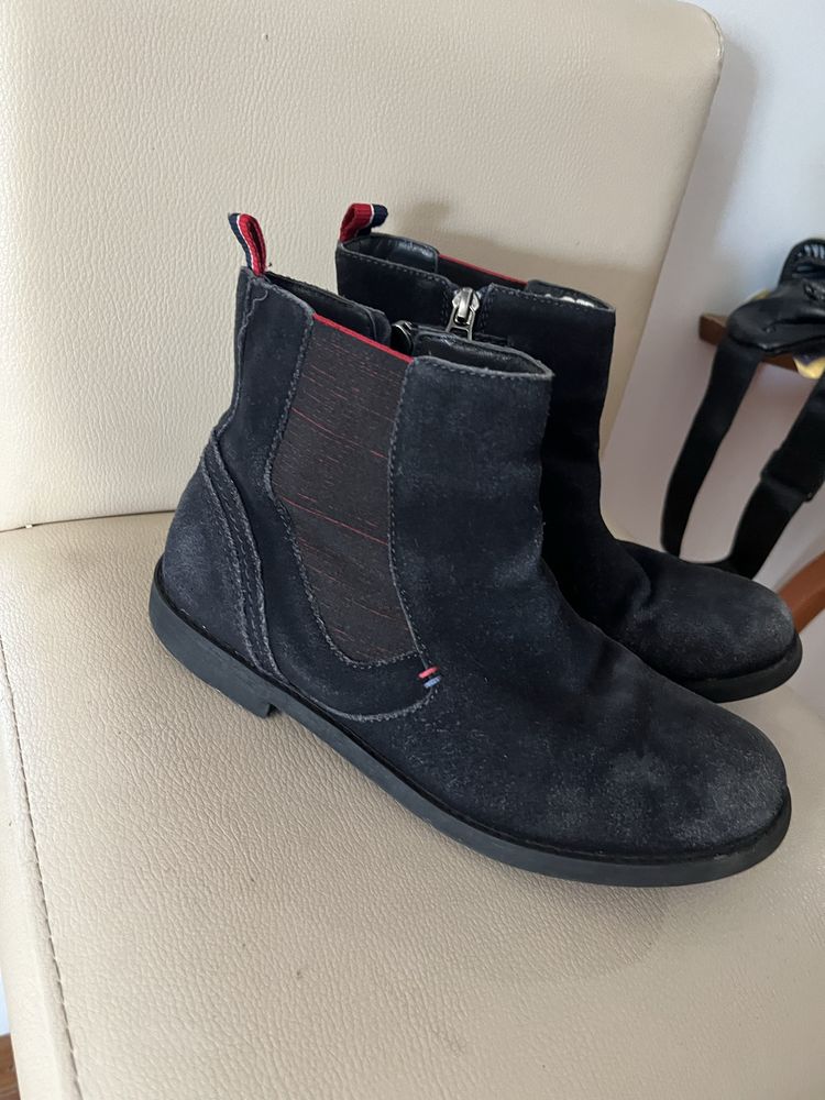 Paciotti, Levis, Hilfiger, pepe jeans