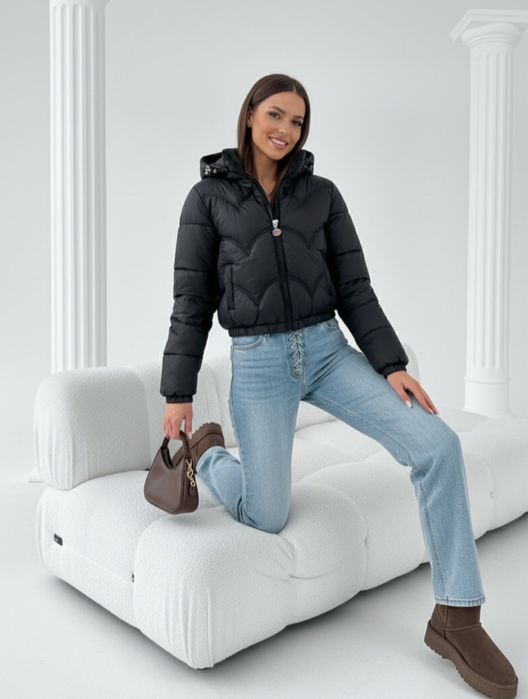 Дамско зимно късо яке в черно