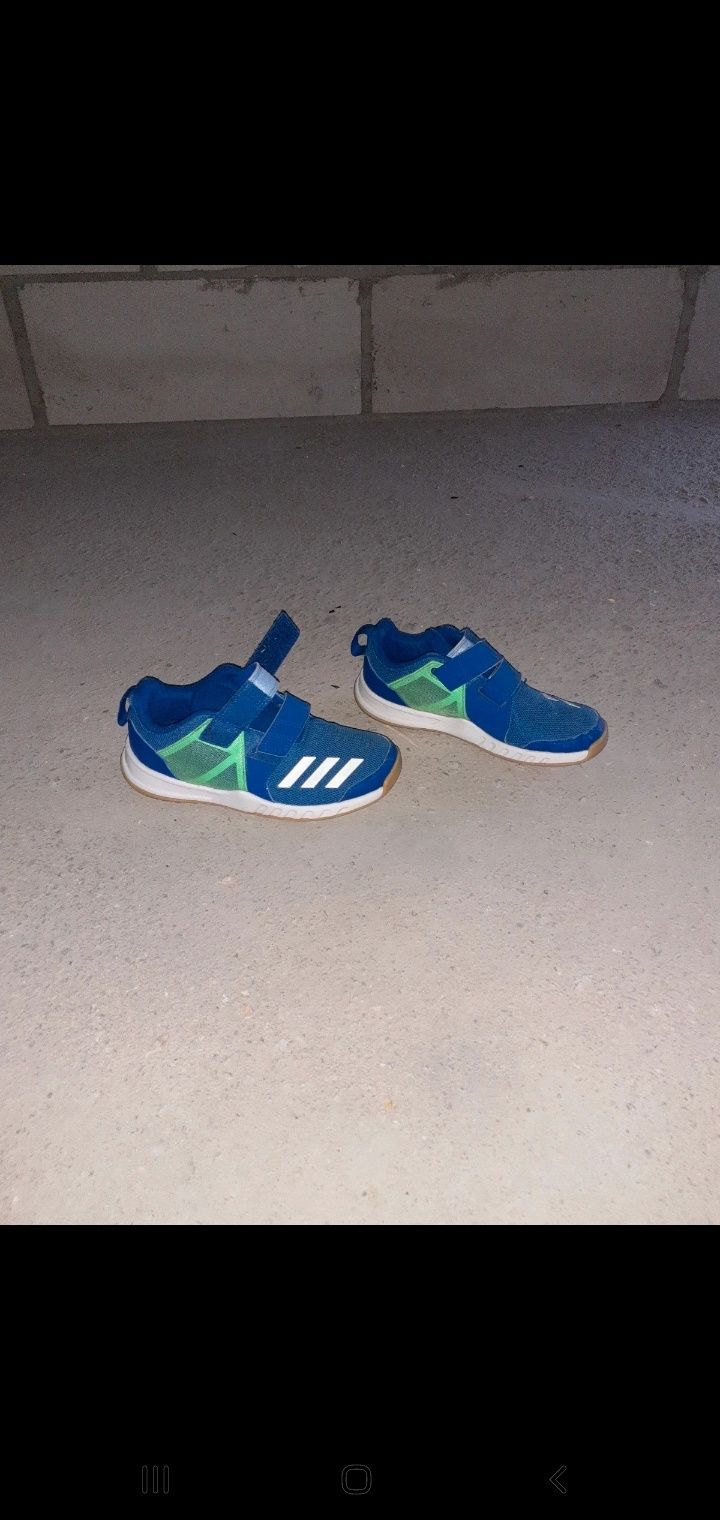 Vând adidași adidas marimea 35