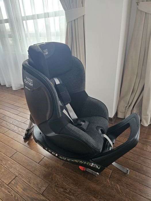 Столче за кола  Britax Romer Dualfix i-Size M