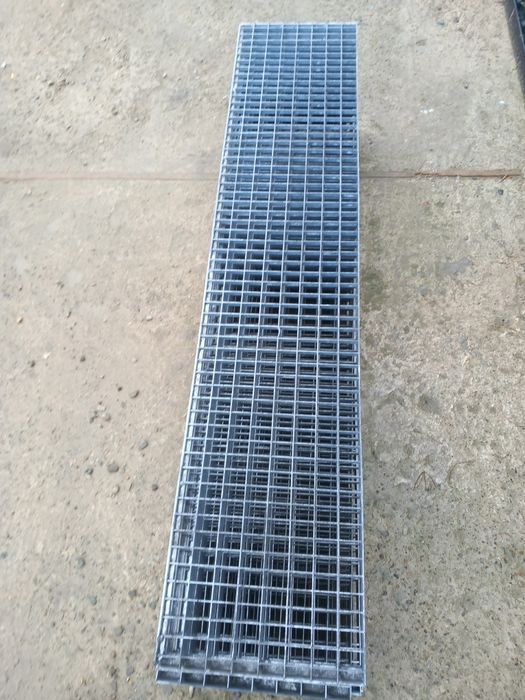 Trepte zincate modele si dimensiuni diferite din rigola sau grilaj
60-