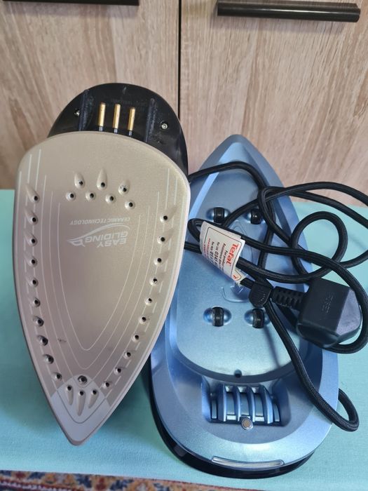 Stație de calcat fără fir