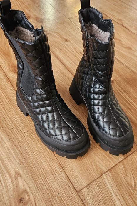 Продам зимние женские  сапоги.