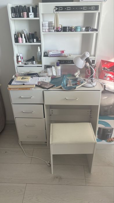 Birou elisha luat cu 1200lei vand cu 700