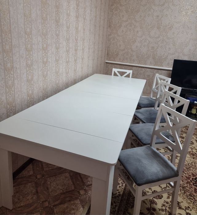 Стол со стульями