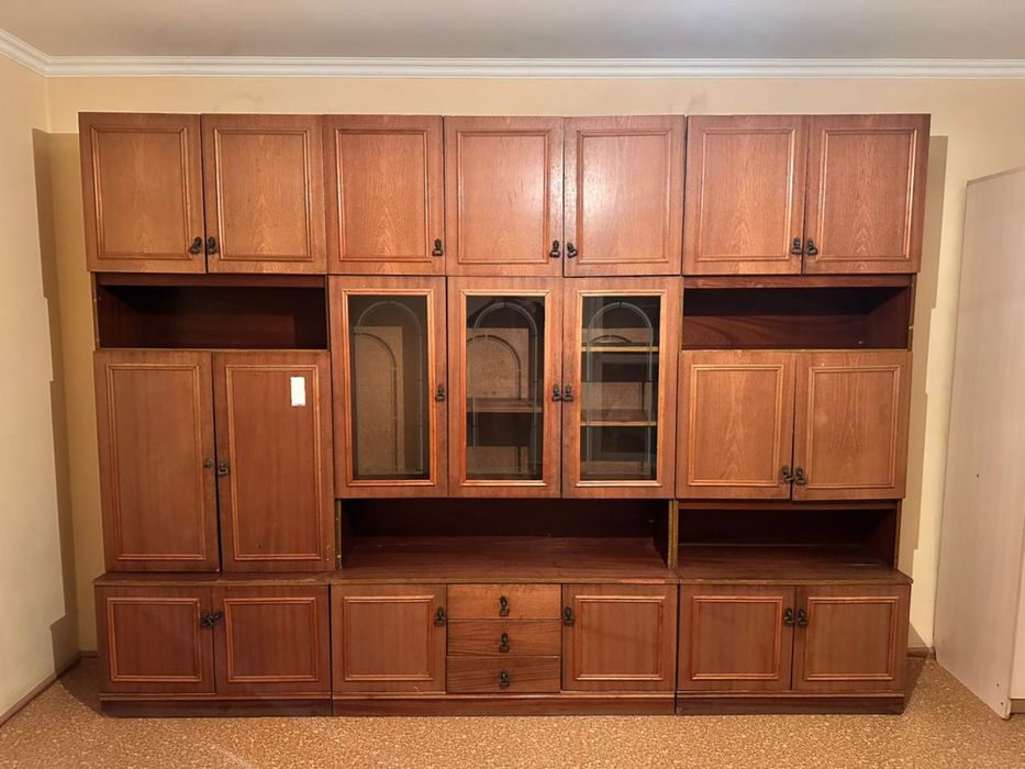 Отдам бесплатно стенку для гостиной