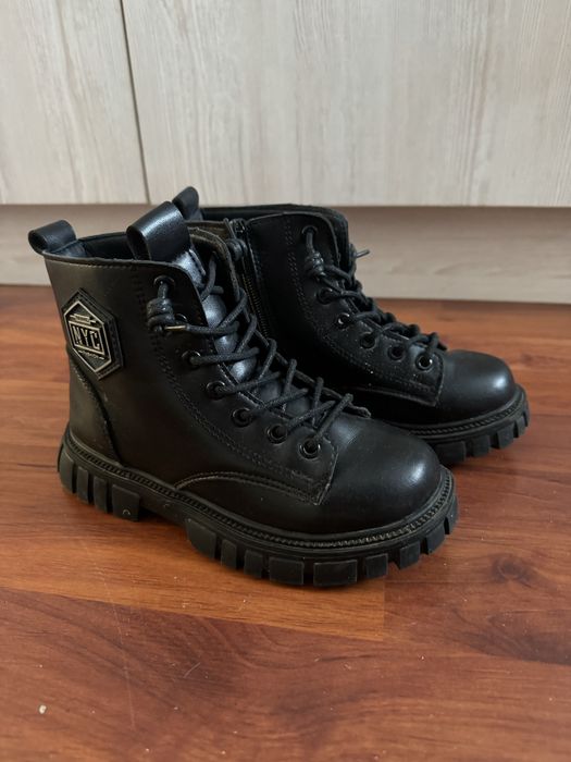 Продам детские демисезонные ботиночки