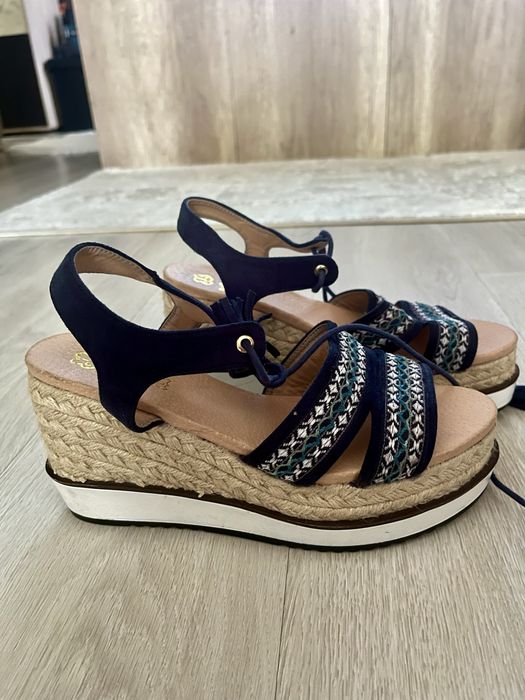 Sandale din piele cu platforma
