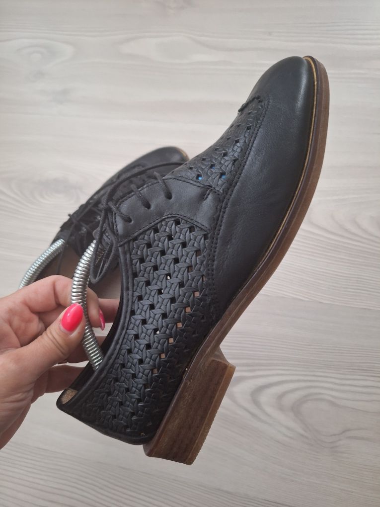 Pantofi piele naturală 38 perforați