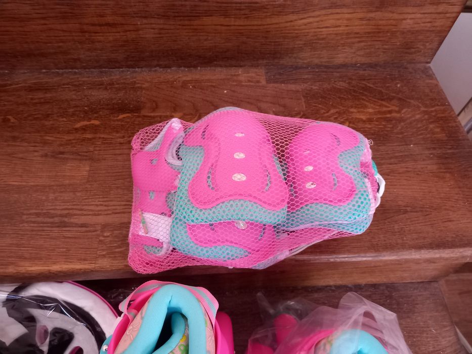 Set role, casca, protectii . 26-29 30-33. Diverse culori. NOI!