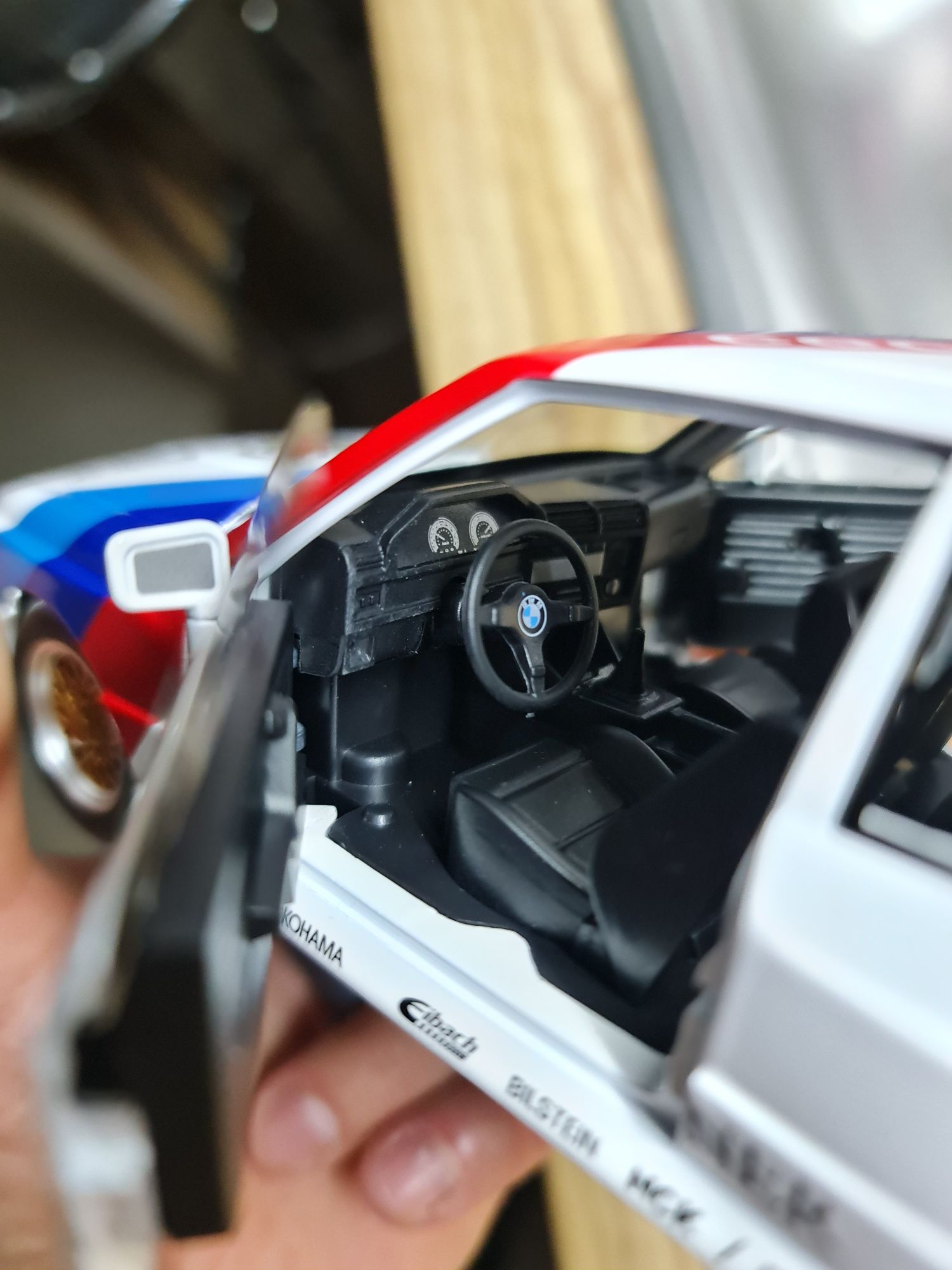 Macheta BMW M3 1987 ursulet scara 1:24 deosebit