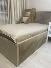 Продам односпальную кровать 90х200 см с подъемным механизмом.