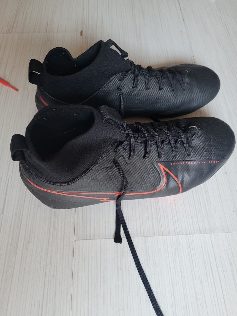 Бутонки  Nike и футболни обувки Adidas- 38 номер, момче