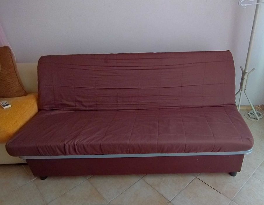 Диван разтегателен + подарък стъклена масичка