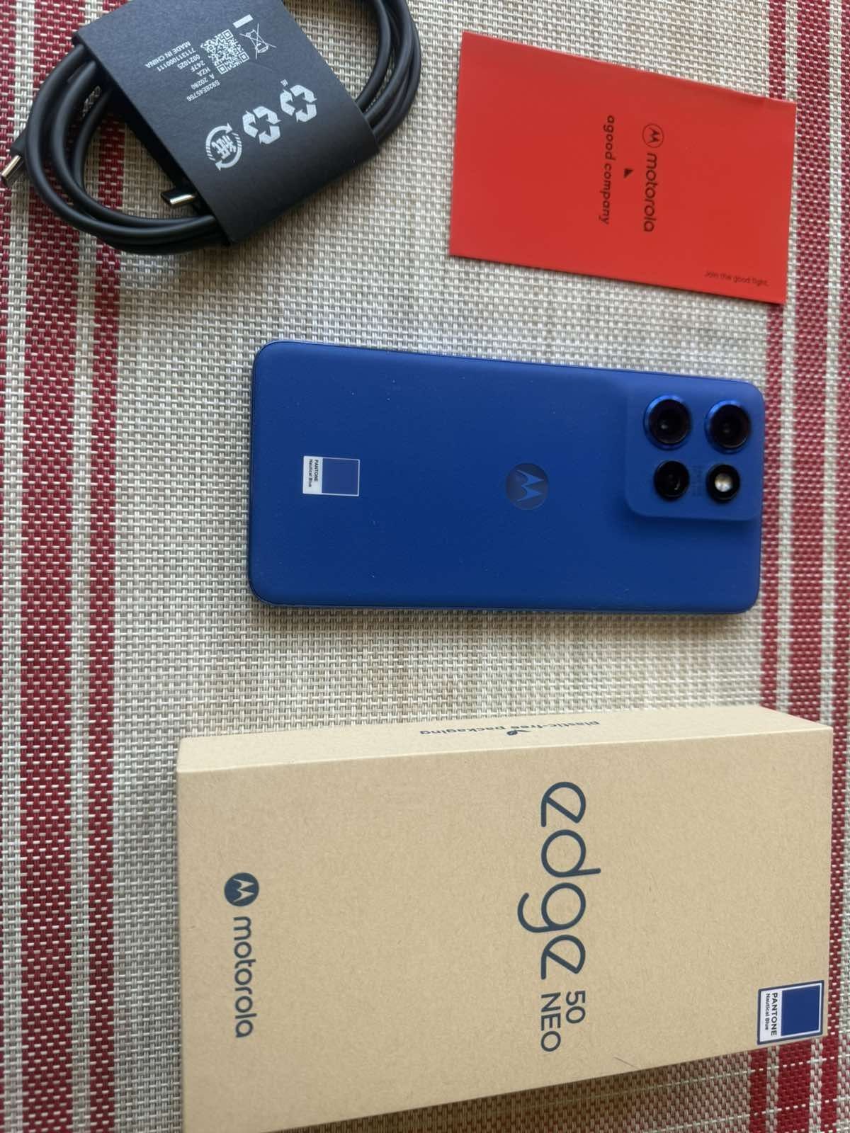 Продавам телефон Motorola edge 50neo