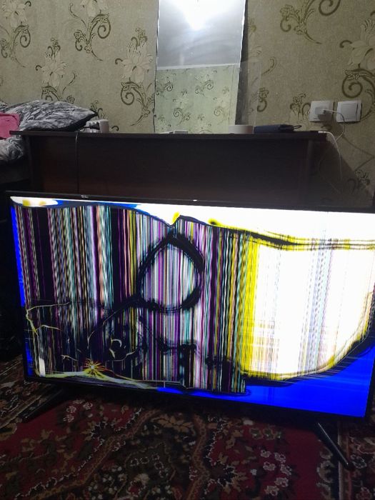 Продам телевизор на запчасти