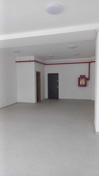 Vand Spatiu Comercial