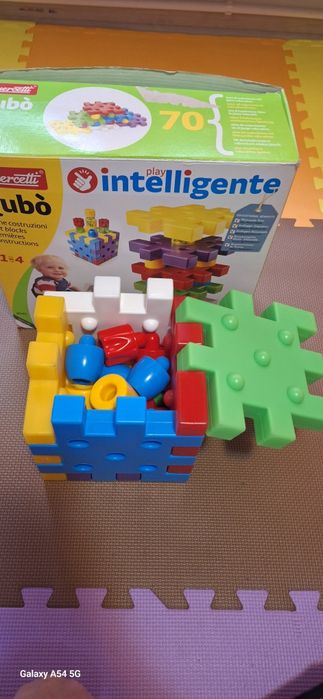 Vând cuburi de construit