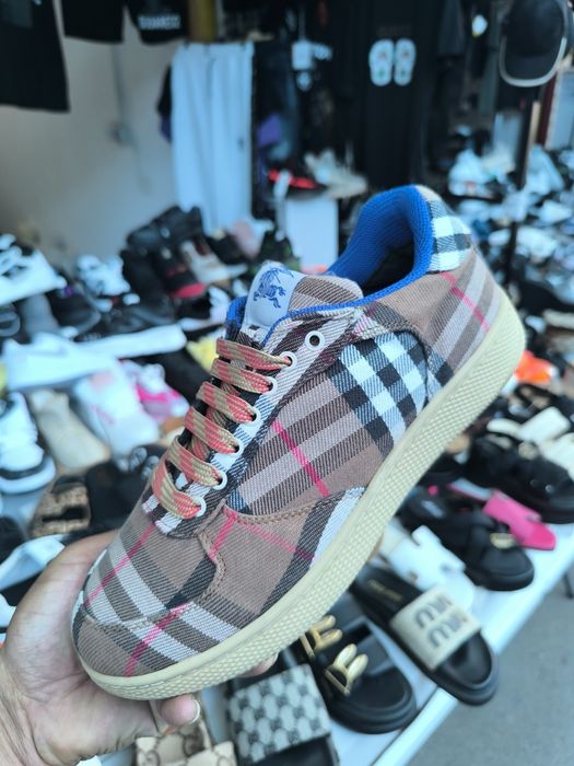 Burberry calitate superoferta lichidare stoc