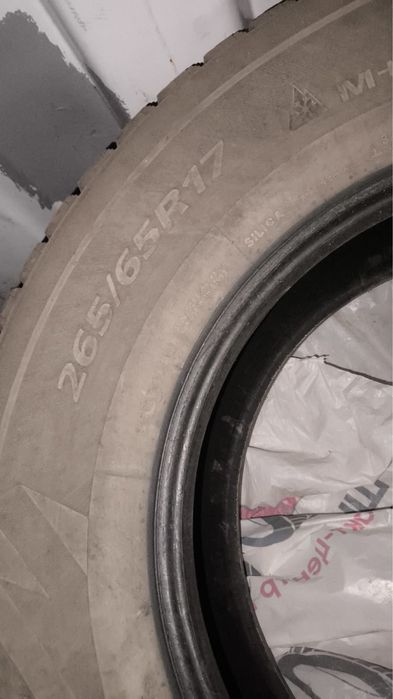 Продам шину легковую на джип