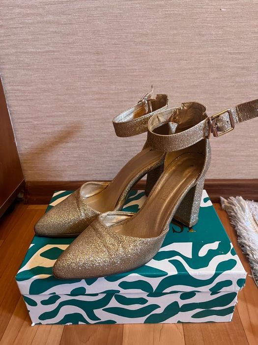 Срочно продам туфли