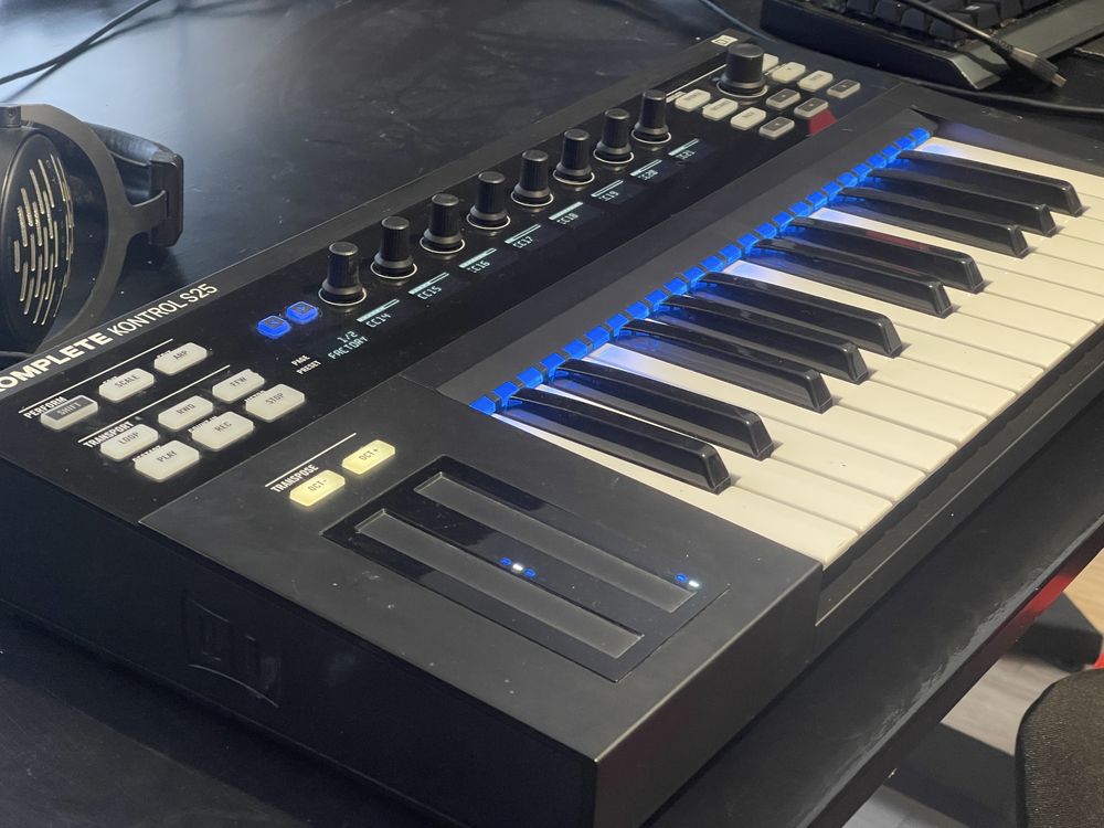Komplete Kontrol S25 by Native Instruments - MIDI Controller